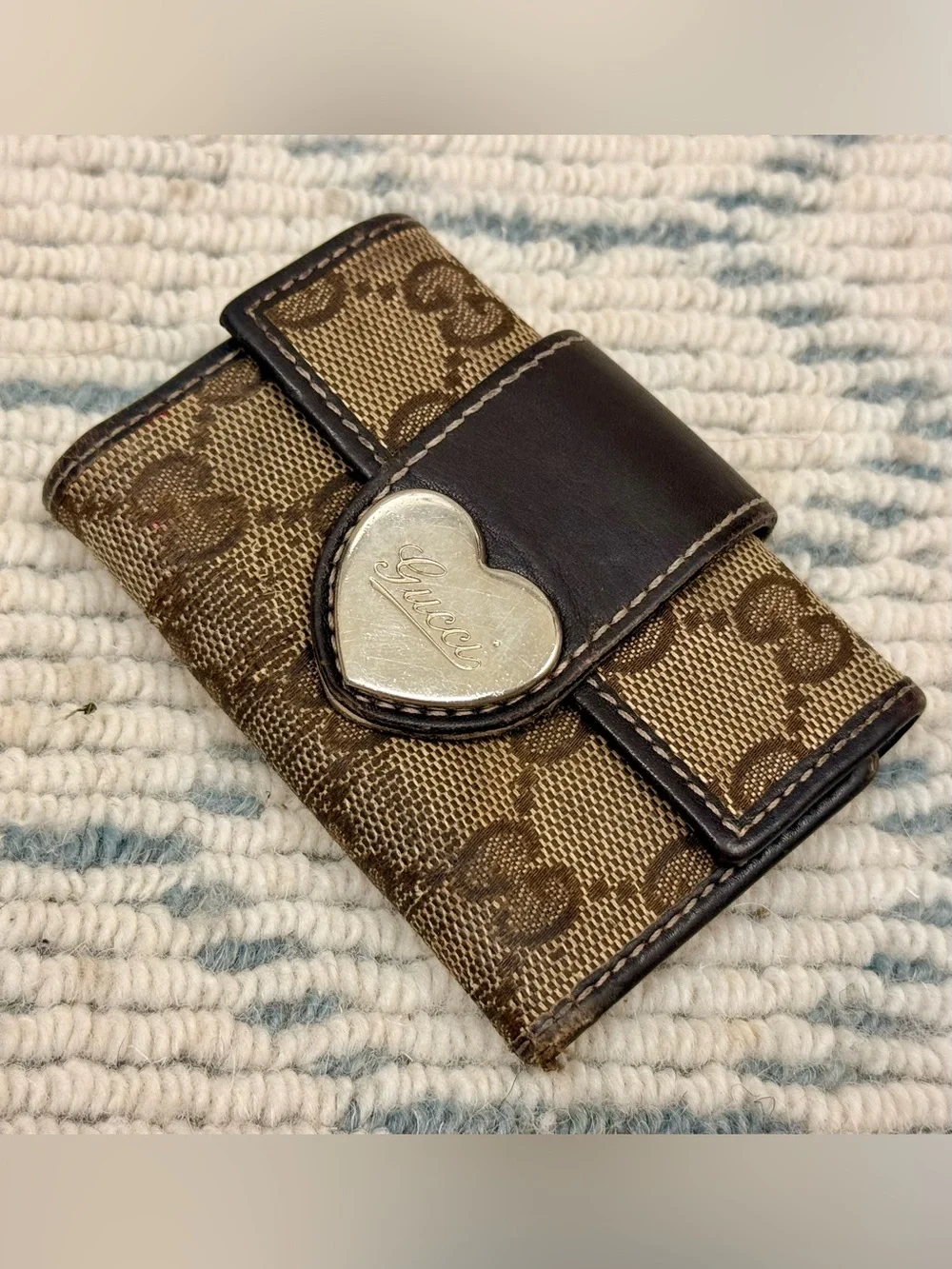 GUCCI Vintage Y2K Iconic Brown GG Monogram Canvas Leather Heart Key Case - Picture 11 of 16